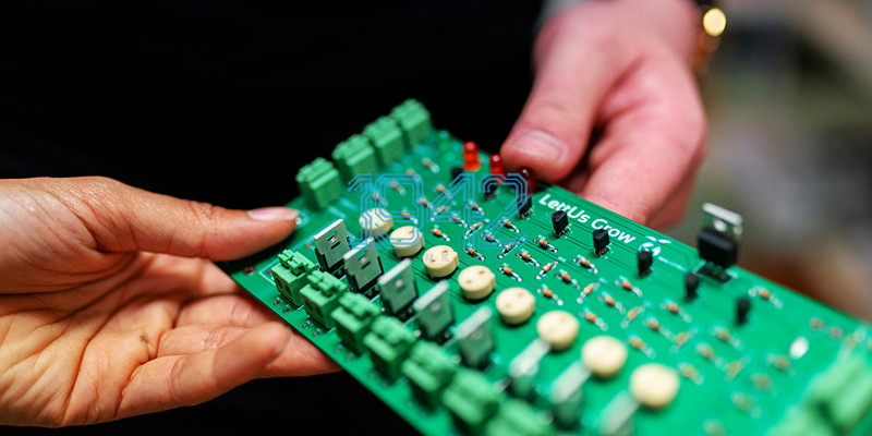 工控主板在高溫高濕環(huán)境下PCBA防護(hù)涂層的選擇與應(yīng)用