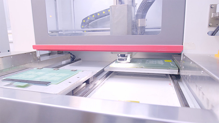 PCBA分板應(yīng)力損傷深度解析：激光與銑刀分板可靠性數(shù)據(jù)對(duì)比及良率影響